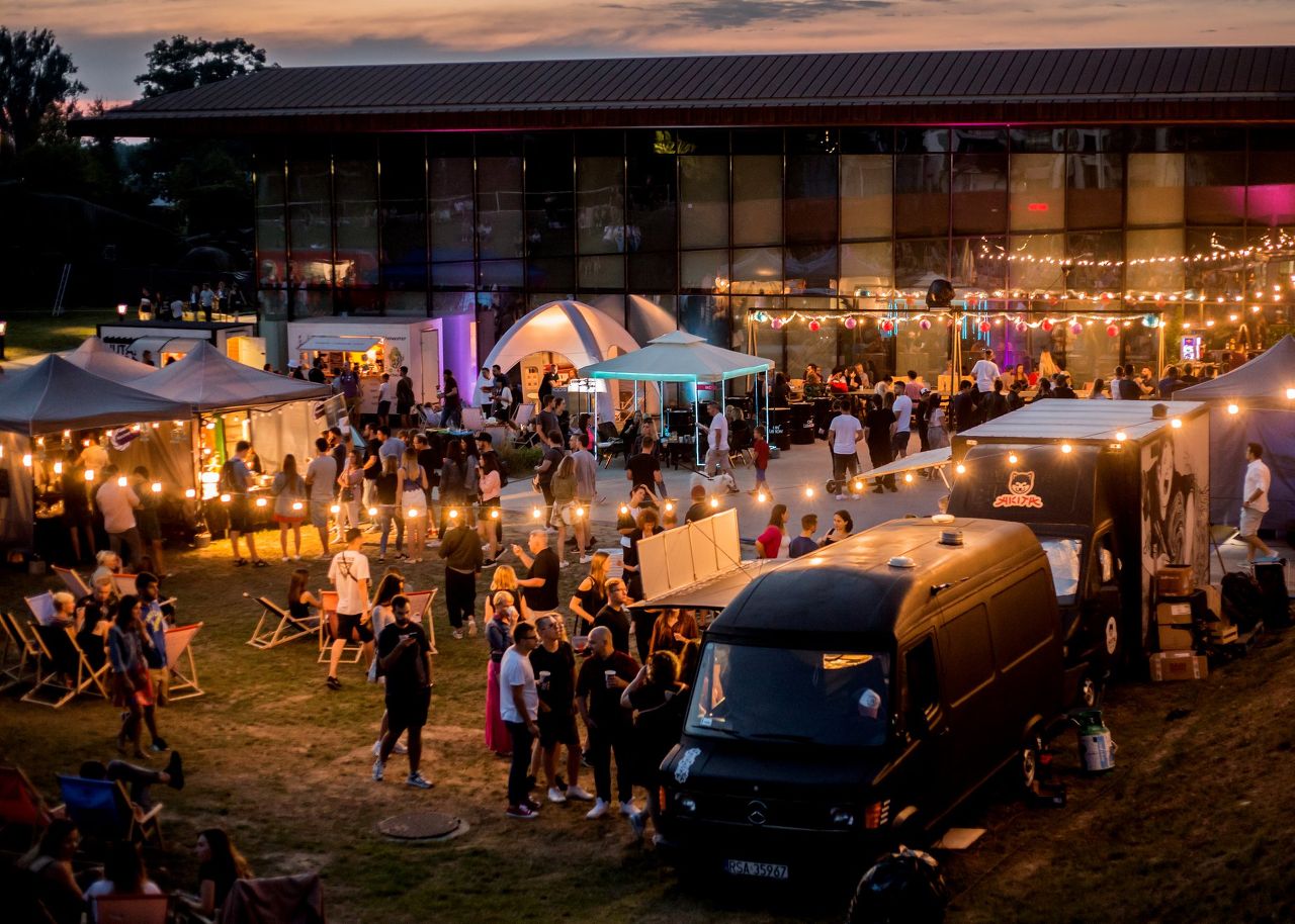 Pop-Up Night Market // Nocna Zmiana