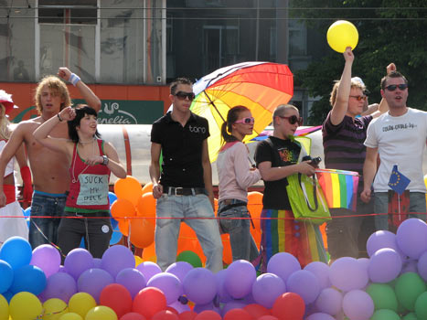LGBTQ+ Guide to Warsaw: Gay Bars, Lesbian Clubs, Queer Parties